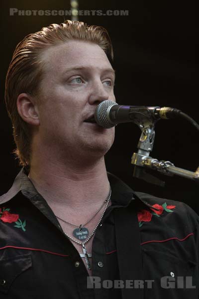 QUEENS OF THE STONE AGE - 2007-07-01 - CERGY - Base de Loisirs - Joshua Michael Homme III